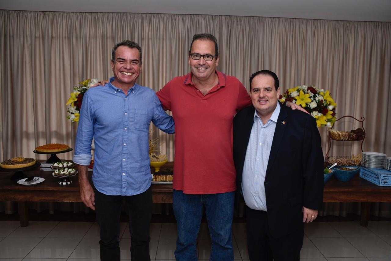  Carlos Abreu, Joaci Goes e Antonio Peres Júnior                                   